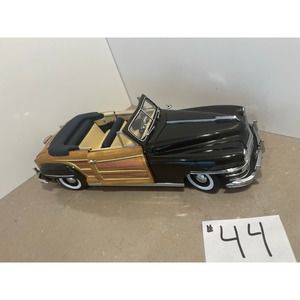 1/18 scale 1948 Chrysler Town & Country by Sun Star